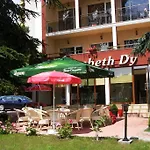 Elizabeth Dy Boutique 3*