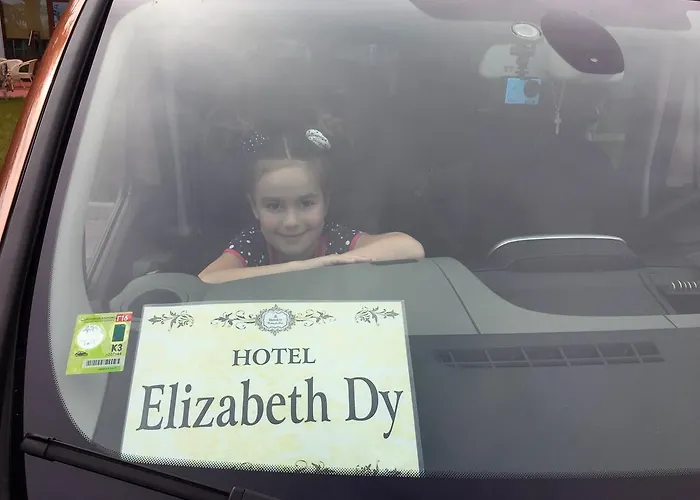 Elizabeth Dy Boutique 3*