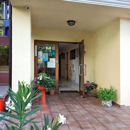 Elizabeth Dy Boutique Νεσέμπαρ